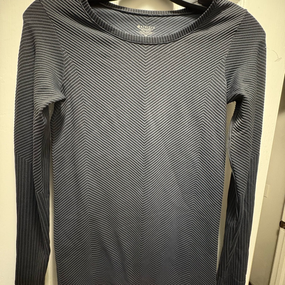 Athleta Gray Chevron Long Sleeve Top